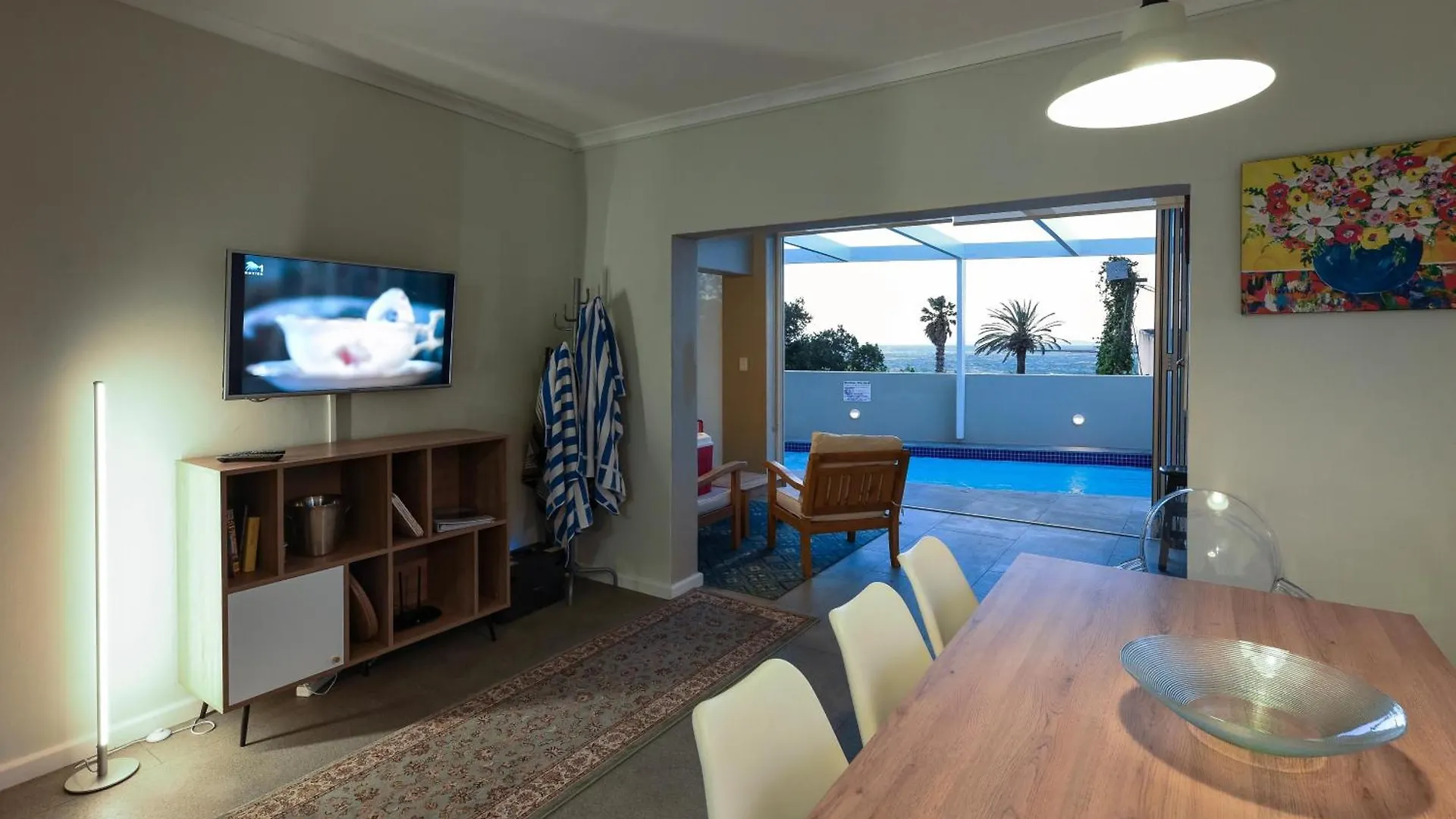 Ferienhaus Die Badhuis, For Fabulous Living! Sleeps 4, Private Pool Gordonʼs Bay Südafrika