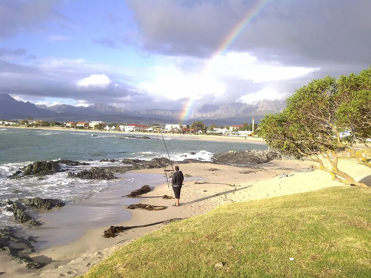 Ferienhaus Die Badhuis, For Fabulous Living! Sleeps 4, Private Pool Gordonʼs Bay